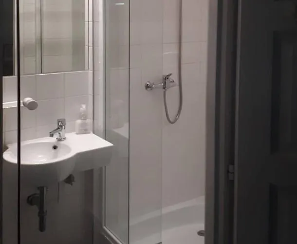 Modern Stylish 2 Bedroom *