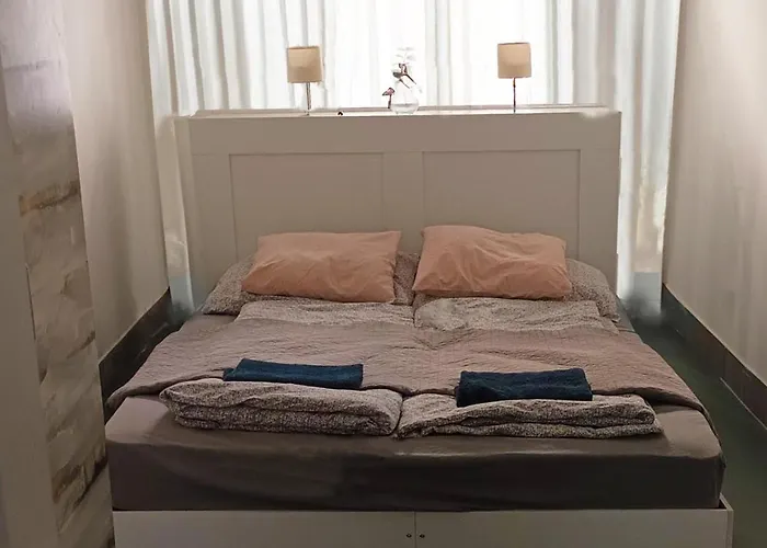 Modern Stylish 2 Bedroom Apartament *